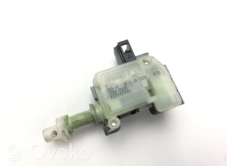 Toyota Avensis T270 Verrouillage du bouchon du réservoir de carburant 7703005030