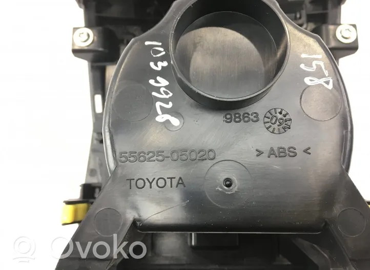 Toyota Avensis T270 Ramka drążka zmiany biegów 5880505100