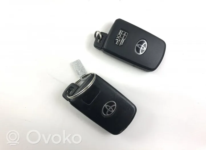 Toyota Auris E180 Užvedimo raktas (raktelis)/ kortelė 899040D130
