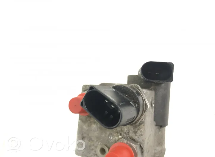 Volkswagen PASSAT B7 Fuel pressure regulator 3C0906011E