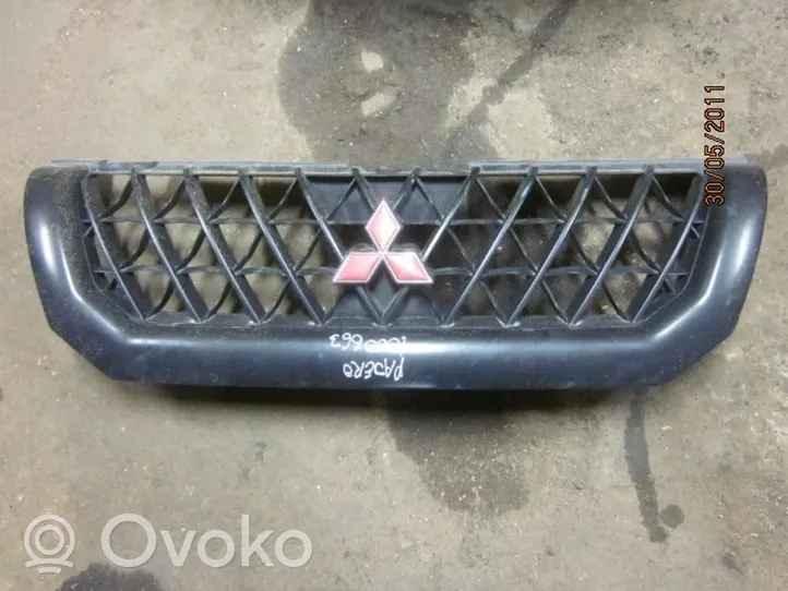 Mitsubishi Pajero Sport I Grille de calandre avant 