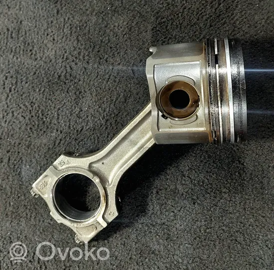 BMW 5 E39 Piston with connecting rod 