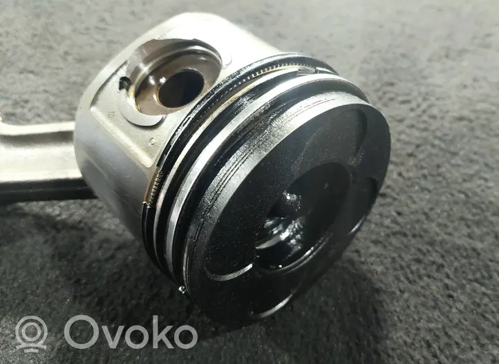 BMW 5 E39 Piston with connecting rod 