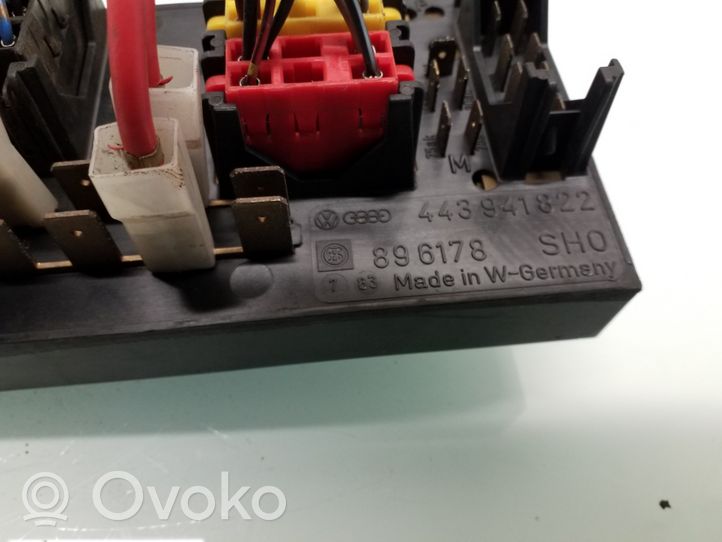 Audi 80 90 B2 Module de fusibles 896178