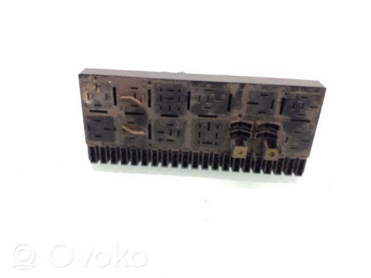 Audi 80 90 B2 Module de fusibles 896178