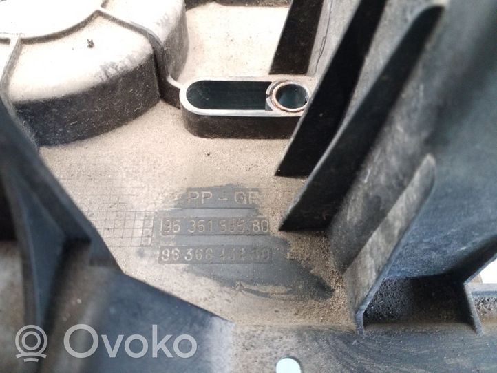 Citroen Xsara Akkulaatikon alusta 9636158580