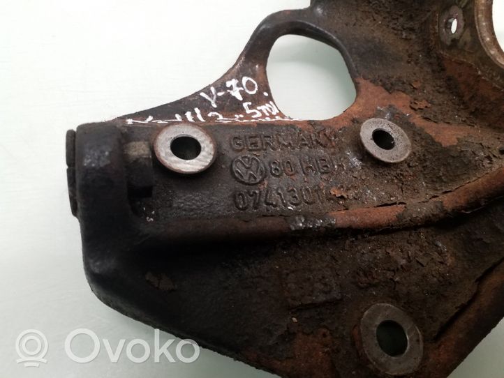 Volvo V70 Fuel pump bracket 074130147