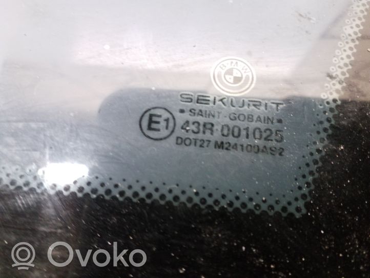 BMW X5 E53 Galinis šoninis kėbulo stiklas 43R001025