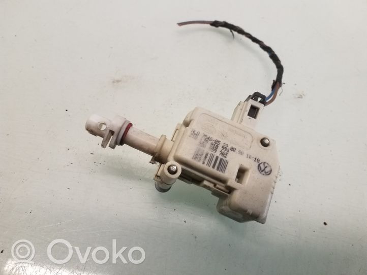 Volkswagen Bora Moteur de verrouillage trappe à essence 1J5810773