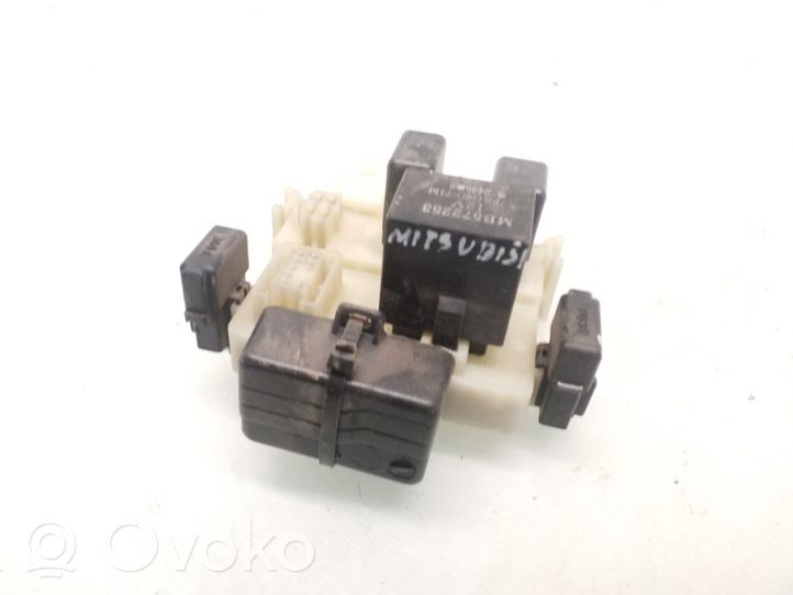 Mitsubishi L200 Relay mounting block MB572253