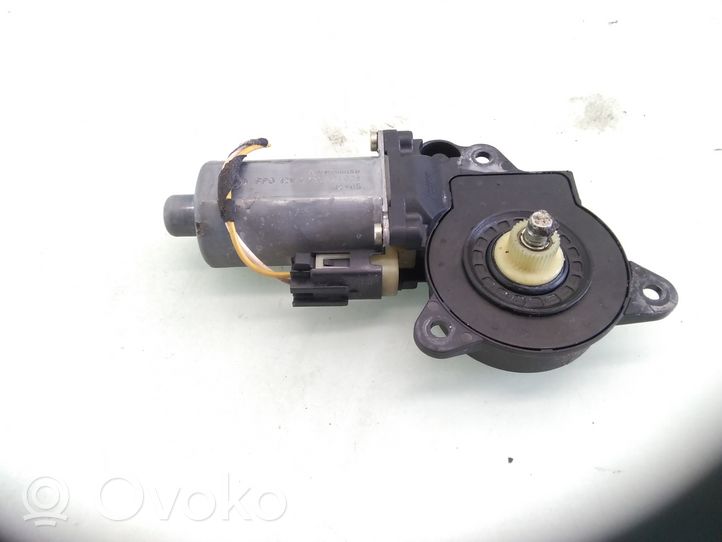 Ford Fiesta Moteur de lève-vitre de porte avant 12V0130821938