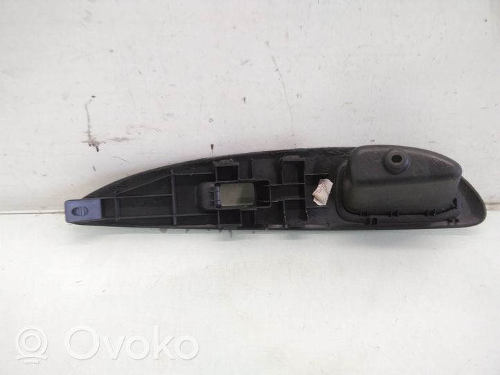 Nissan Primera Support bouton lève vitre porte avant 80960AV660