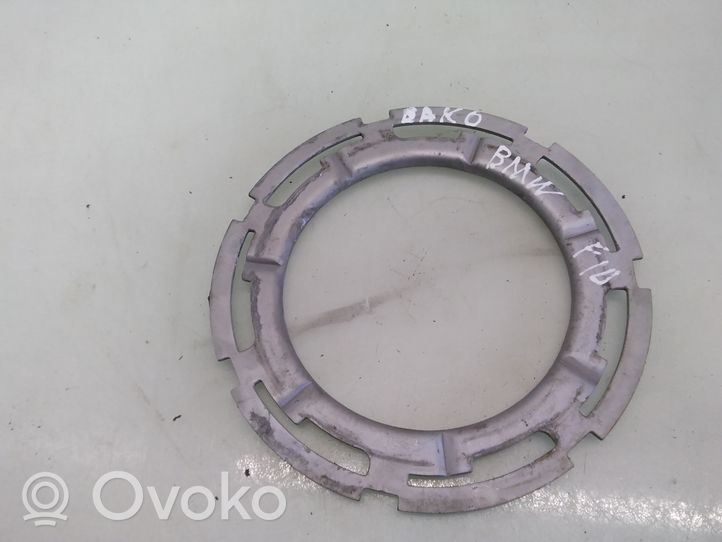 BMW 5 F10 F11 Anello/dado di bloccaggio della vite della pompa del carburante nel serbatoio 7188565