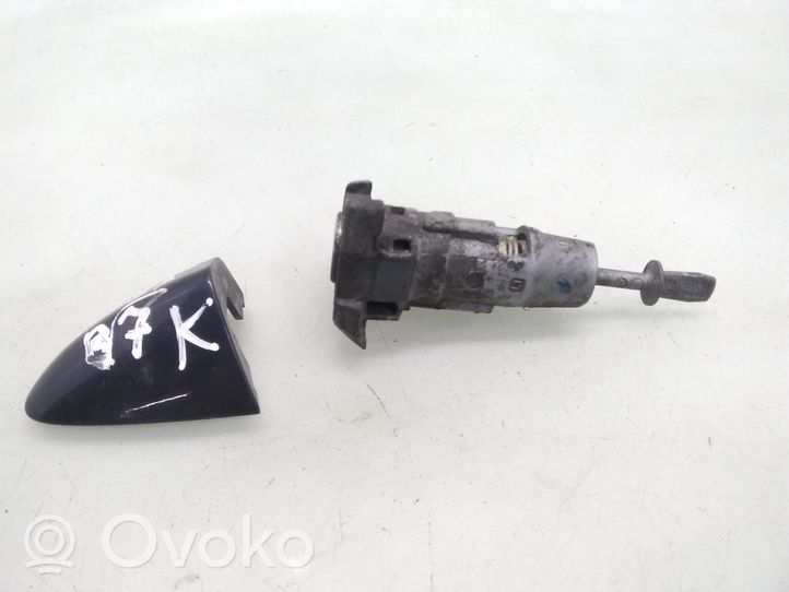 Volkswagen PASSAT B7 Front door lock (next to the handle) 3C0837167B