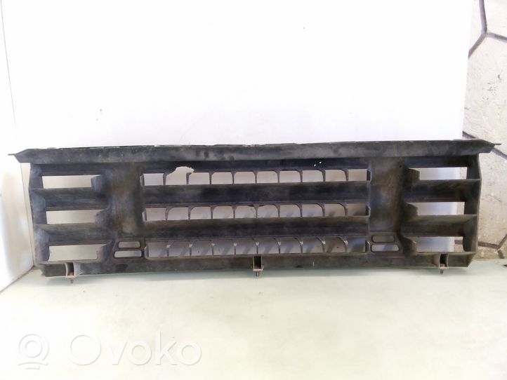 Land Rover Discovery Grille calandre supérieure de pare-chocs avant 