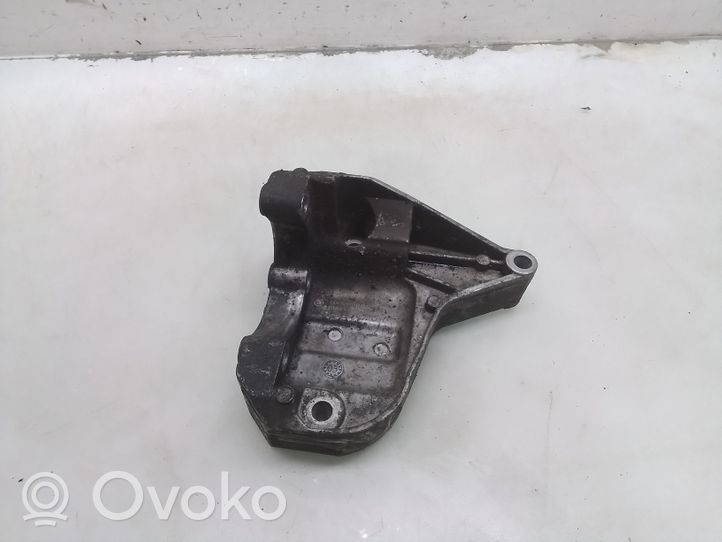 BMW 1 E81 E87 Vairo stiprintuvo siurblio tvirtinimo kronšteinas 779445501