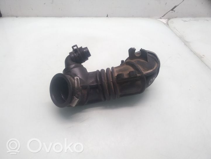 Opel Vectra B Turboahtimen ilmanoton letku 0094083