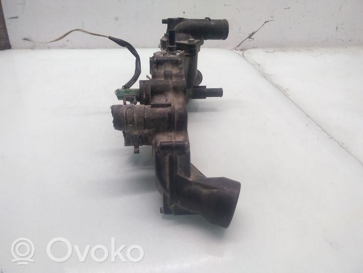 Peugeot 307 Boîtier de thermostat / thermostat 