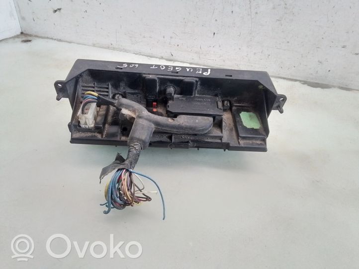 Peugeot 605 Oro kondicionieriaus/ klimato/ pečiuko valdymo blokas (salone) 829695F