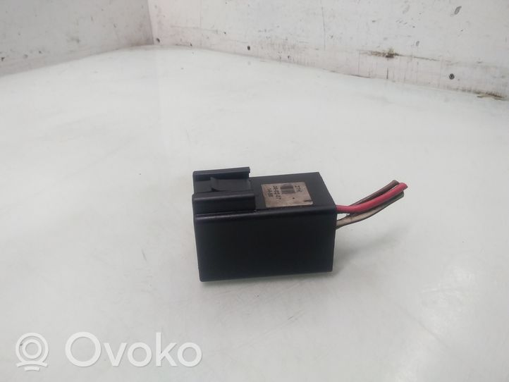 Opel Astra H Coolant fan relay 13119468