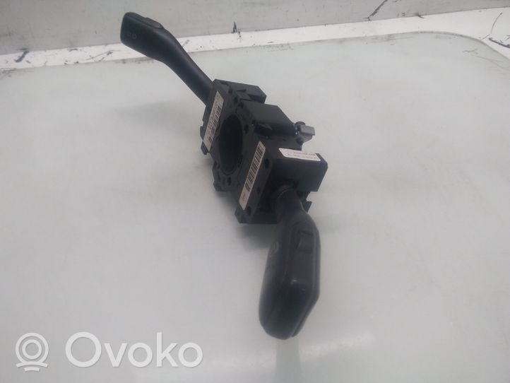 Volkswagen Bora Manetka / Przełącznik kierunkowskazów wycieraczek 8L0953513G