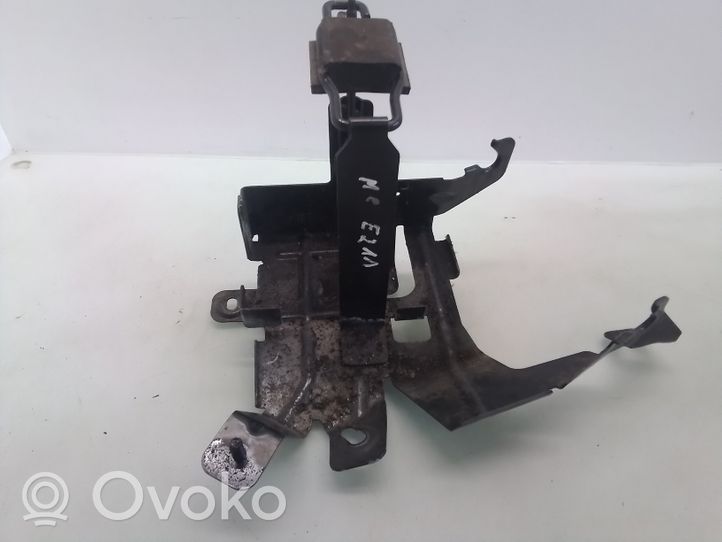 Mercedes-Benz E W211 Staffa di montaggio della batteria A2115454440