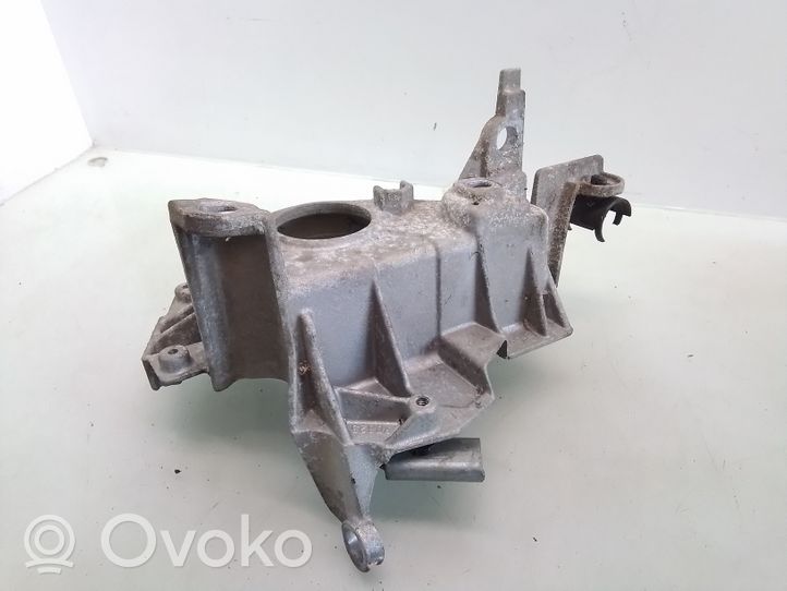 Renault Kangoo I Engine mounting bracket 