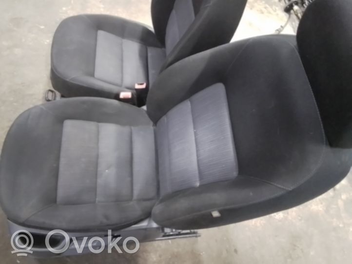 Skoda Octavia Mk2 (1Z) Fotele / Kanapa / Boczki / Komplet 