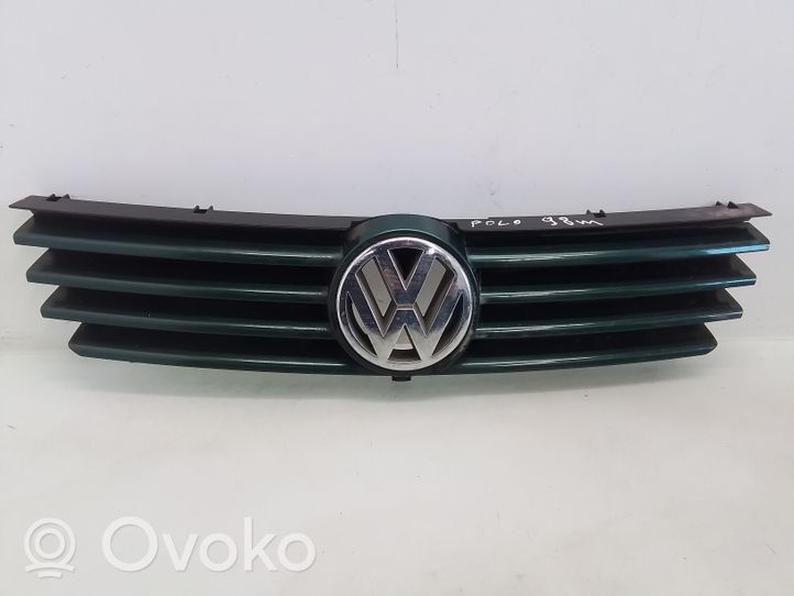 Volkswagen Polo III 6N 6N2 6NF Griglia superiore del radiatore paraurti anteriore 6N0853651J