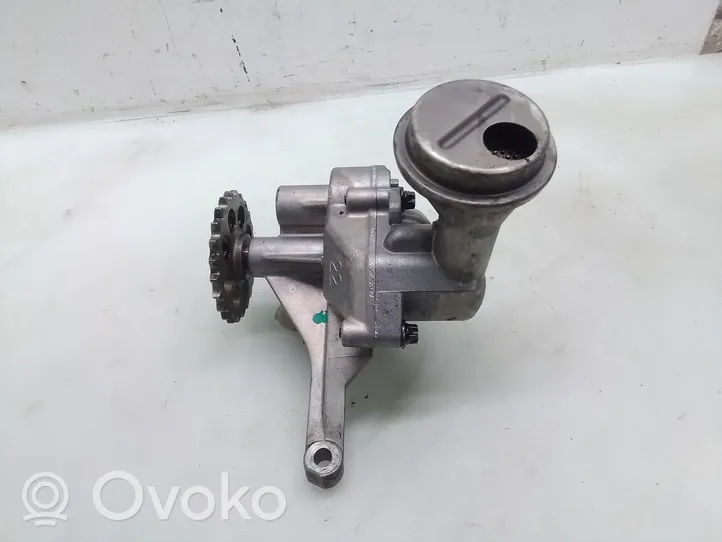 Mercedes-Benz E W210 Oil pump 