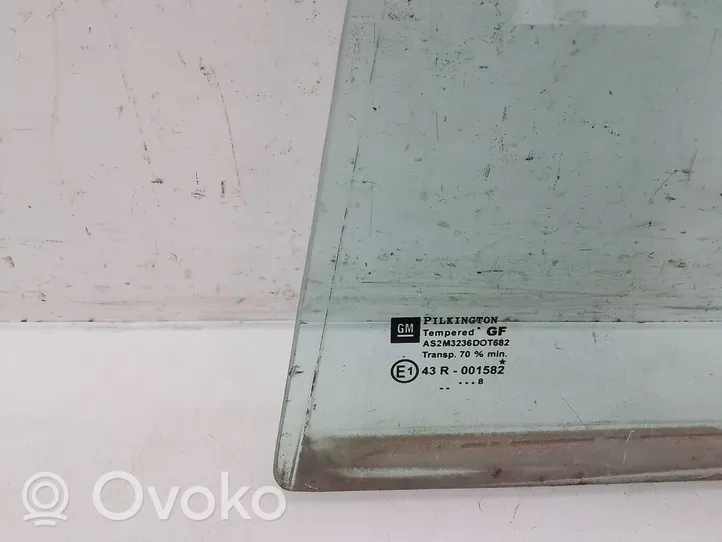 Opel Astra H Rear vent window glass 43R001582