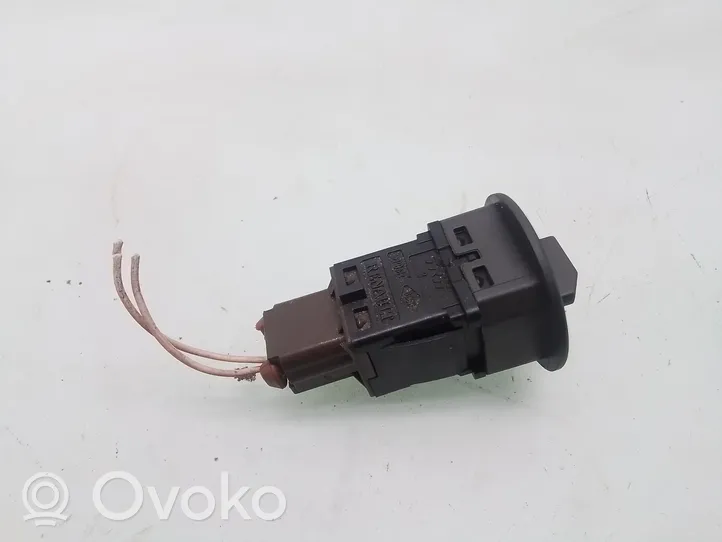 Renault Megane II Interruptor de encendido/apagado del airbag de pasajero 8200169589B