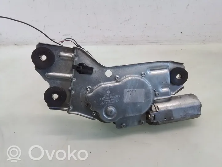 Ford Focus Moteur d'essuie-glace arrière 0390201552