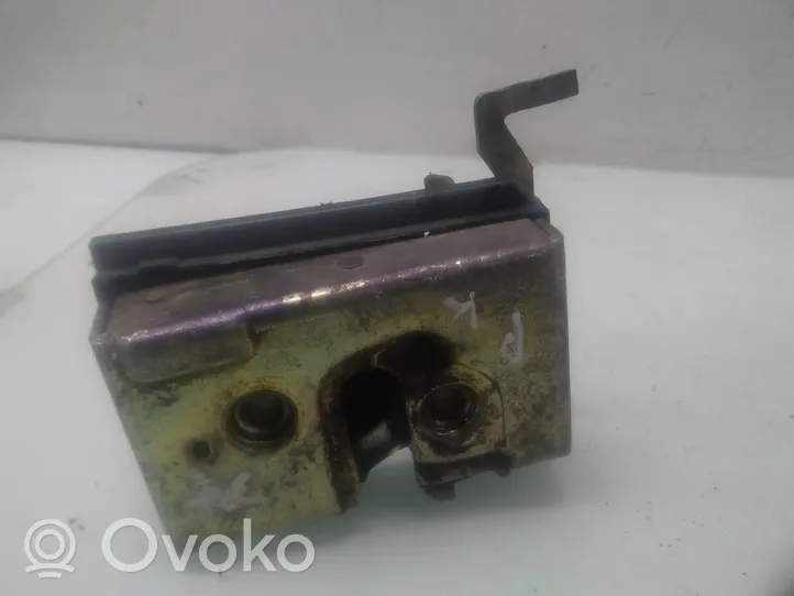 Volkswagen PASSAT B3 Front door lock 357837015