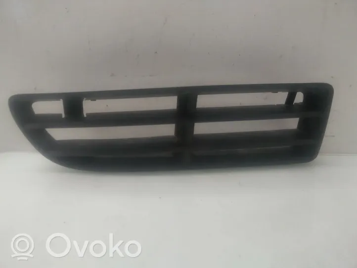 Volkswagen Bora Grille inférieure de pare-chocs avant 1J5853666