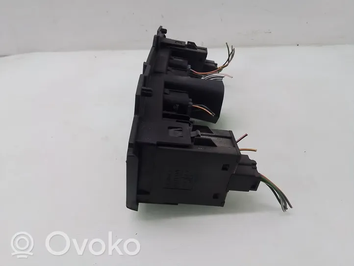 Ford Focus Seat heating switch 3M5T19K314