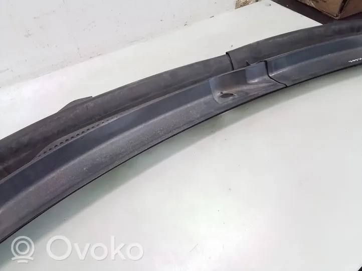 Ford Mondeo Mk III Wiper trim 