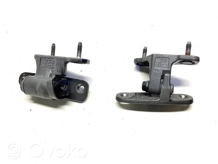 Mercedes-Benz E W212 Set di cerniere portiera anteriore A047058