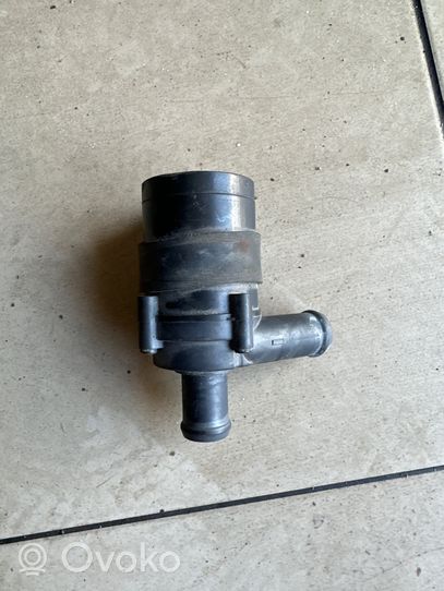 BMW X5 F15 Pompe à eau de liquide de refroidissement 9021808