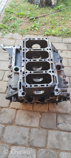 Audi A8 S8 D3 4E Bloc moteur 057103021