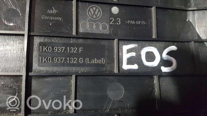 Volkswagen Eos Fuse box cover 1K0937132F