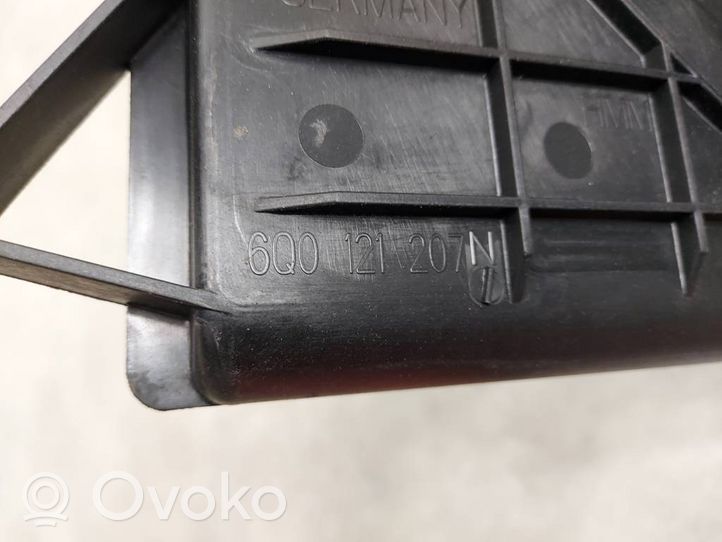 Skoda Fabia Mk2 (5J) Elektryczny wentylator chłodnicy 6Q0121207N
