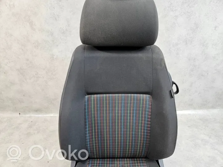 Volkswagen Polo IV 9N3 Front driver seat 