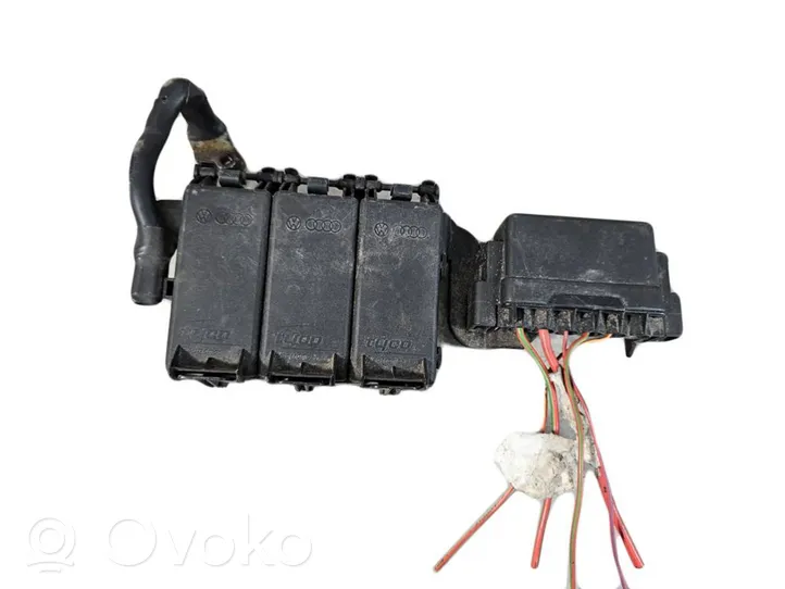 Volkswagen Polo IV 9N3 Module de fusibles 5Z0937548C