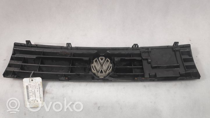 Volkswagen Polo II 86C 2F Grille calandre supérieure de pare-chocs avant Polo 867853653