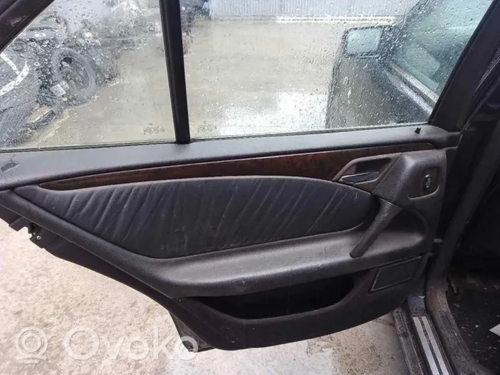 Mercedes-Benz E W210 Rivestimento del pannello della portiera posteriore 