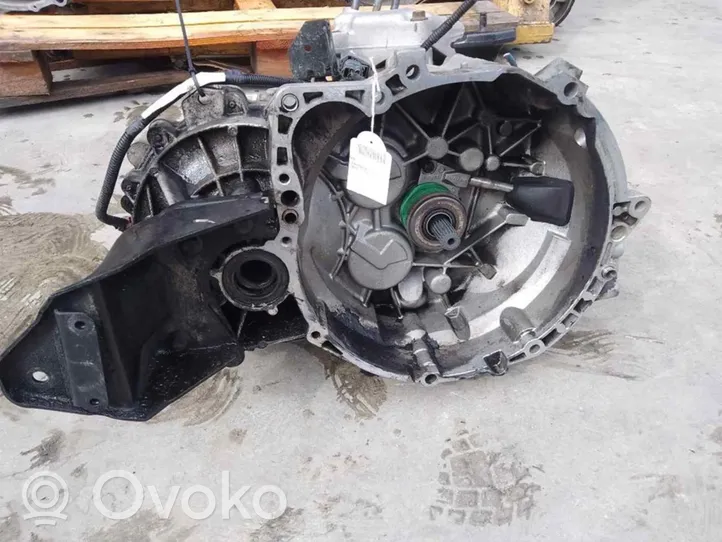 Mitsubishi Carisma Mechaninė 5 pavarų dėžė PMR915425