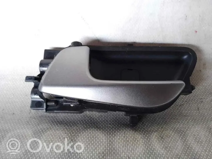 Hyundai i20 (GB IB) Klamka wewnętrzna drzwi 82610C7000