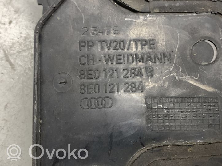 Audi A4 S4 B6 8E 8H Wlot / Kanał powietrza intercoolera 8E0121284B