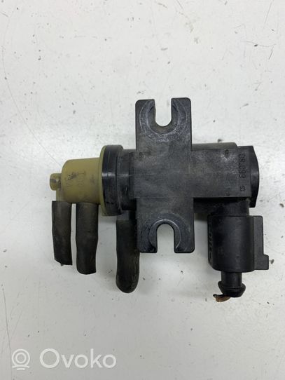 Volkswagen Golf V Turboahtimen magneettiventtiili 1K0906627A